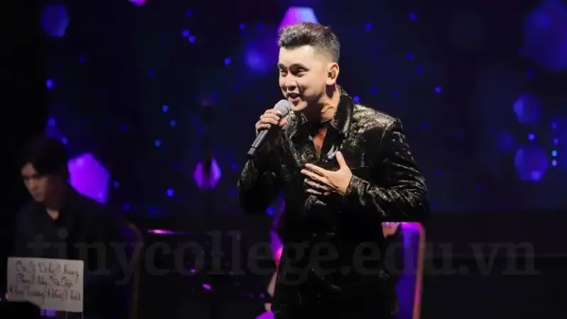 tiểu sử Ưng Hoàng Phúc 2