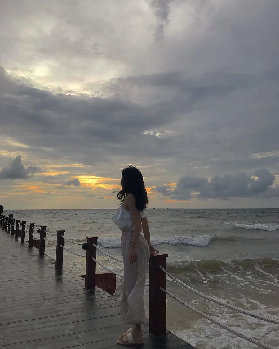 Ảnh gái xinh ngầu tạo nên phong cách mạnh mẽ, đầy cá tính và thu hút. 