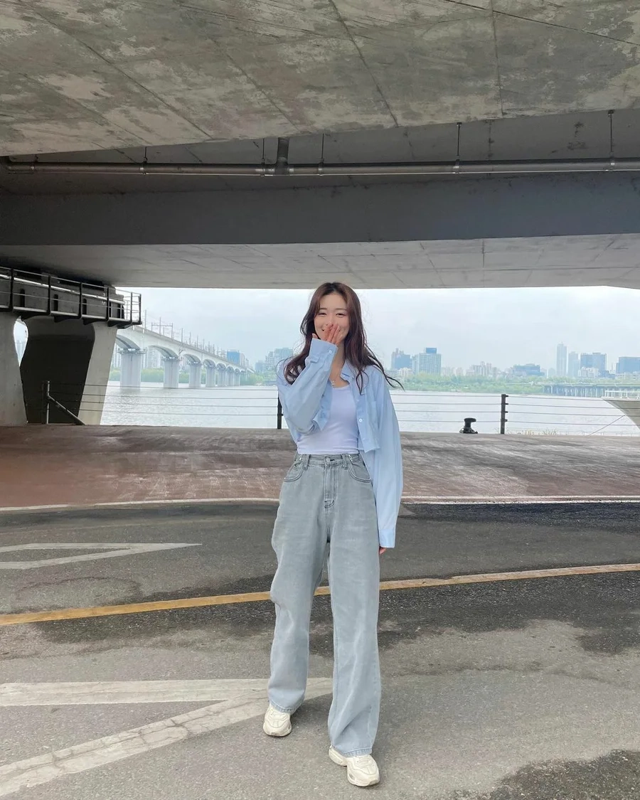 Gái đẹp cute khiến người xem không thể rời mắt vì vẻ ngoài xinh đẹp và dễ thương.