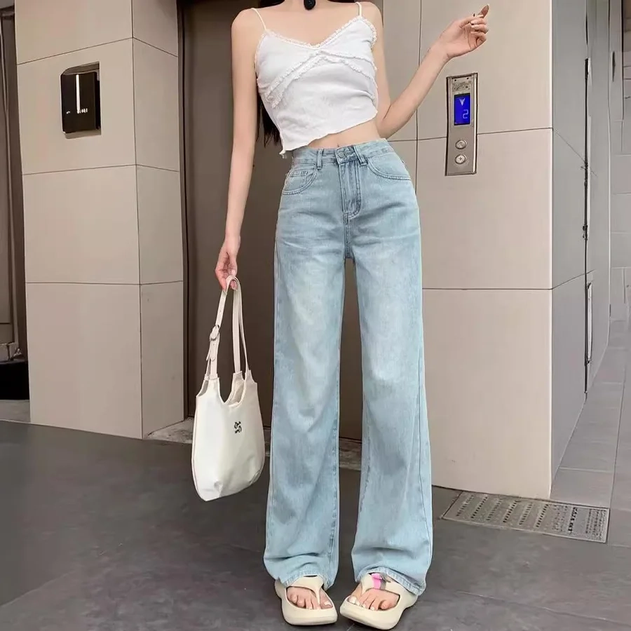 Tìm ngay ảnh gái xinh mặc quần jean, sự kết hợp giữa sự quyến rũ và năng động.