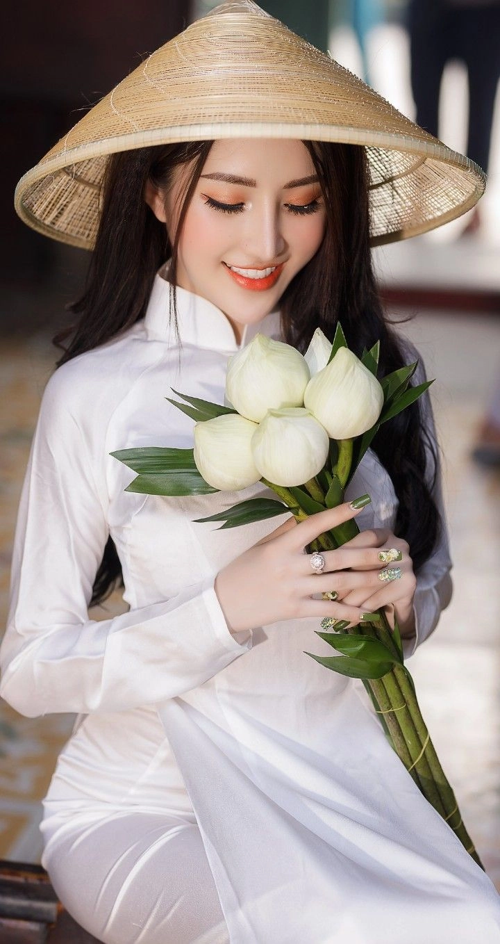 Gái xinh 2022 thể hiện nét đẹp hiện đại, tự tin và đầy lôi cuốn.
