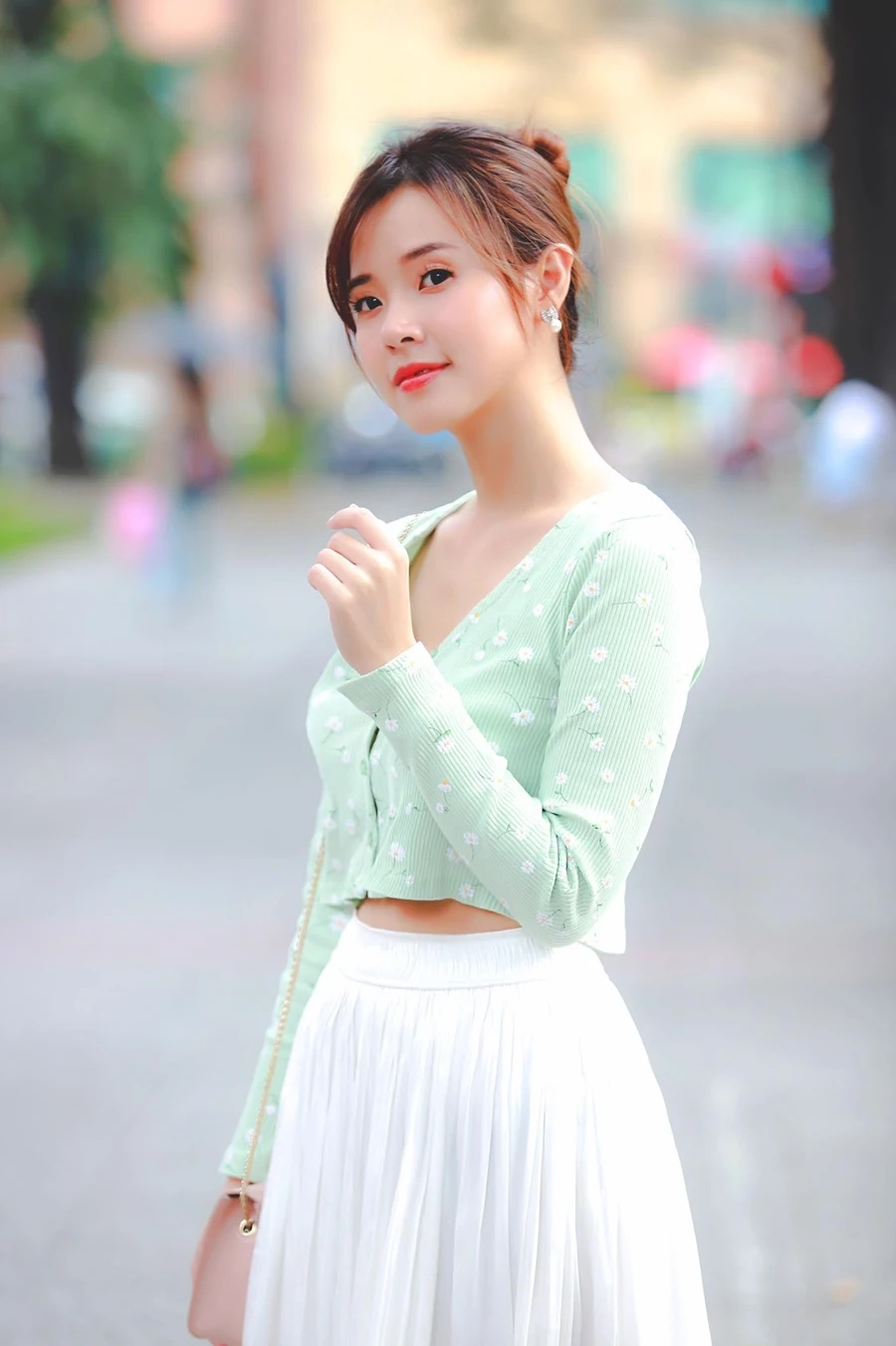 Người yêu Midu luôn được fan hâm mộ tò mò và chú ý.