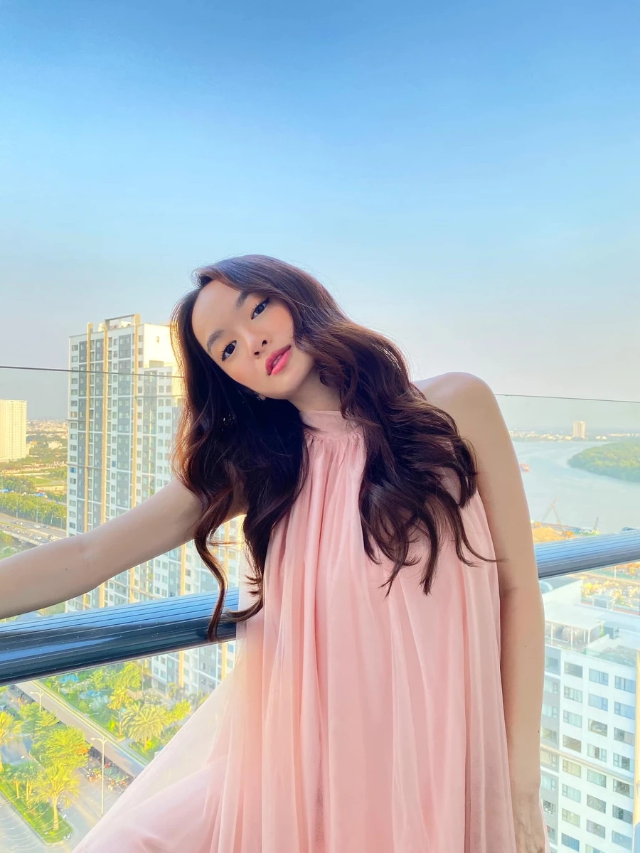 Khám phá các sản phẩm mà Kaity Nguyễn Shopee quảng bá và yêu thích qua những bức ảnh đáng yêu.