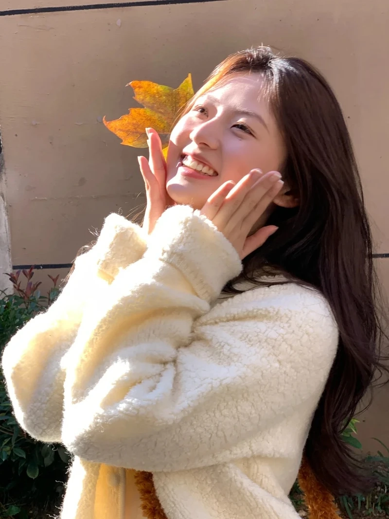 Vẻ đáng yêu khó cưỡng từ gái xinh cười duyên cute xem là mê ngay