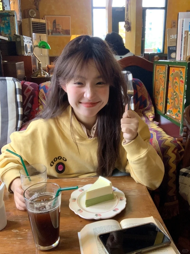 Cảm giác gần gũi từ ảnh gái xinh cười duyên dễ thương