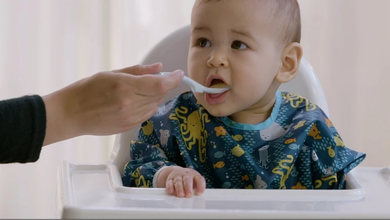 Đừng bỏ qua cách cho bé ăn dặm đầu tiên cực kỳ quan trọng