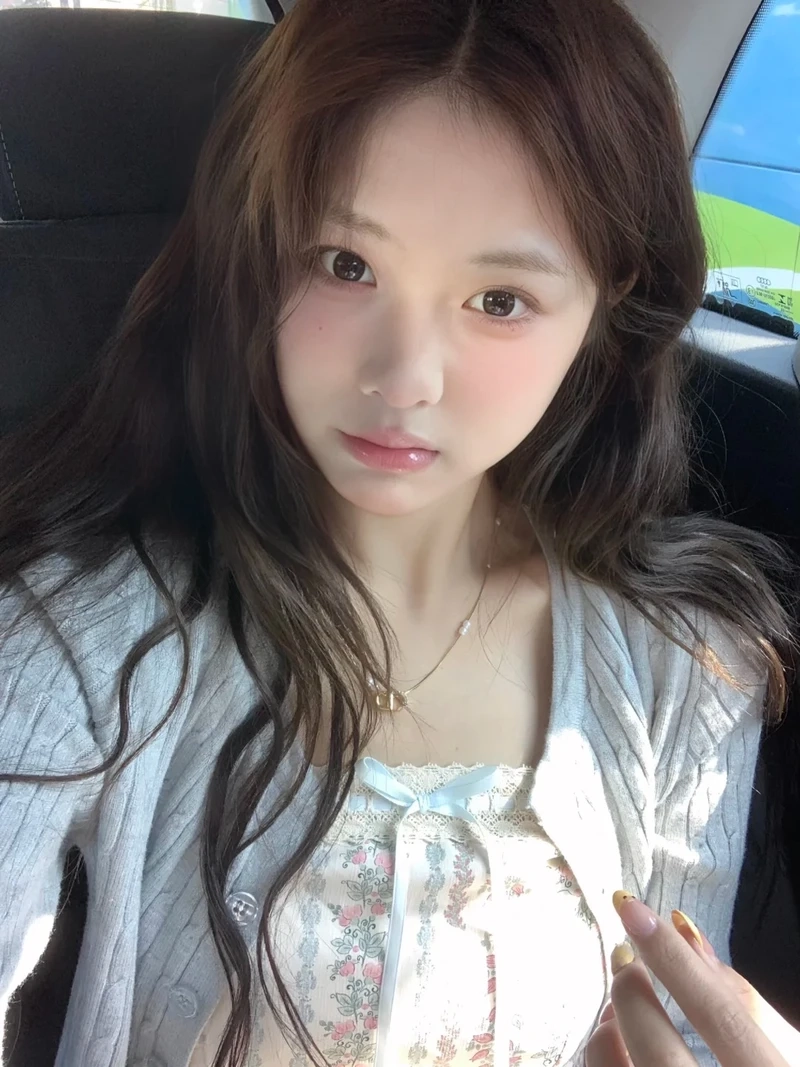 Visual gây thương nhớ từ gái xinh 2k mắt to nhìn là yêu ngay