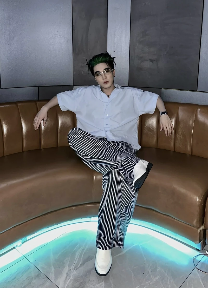 Hình ảnh đời thường của anh trai ogenus ngoài sân khấu